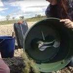 Plantando en los desiertos con Groasis Waterboxx